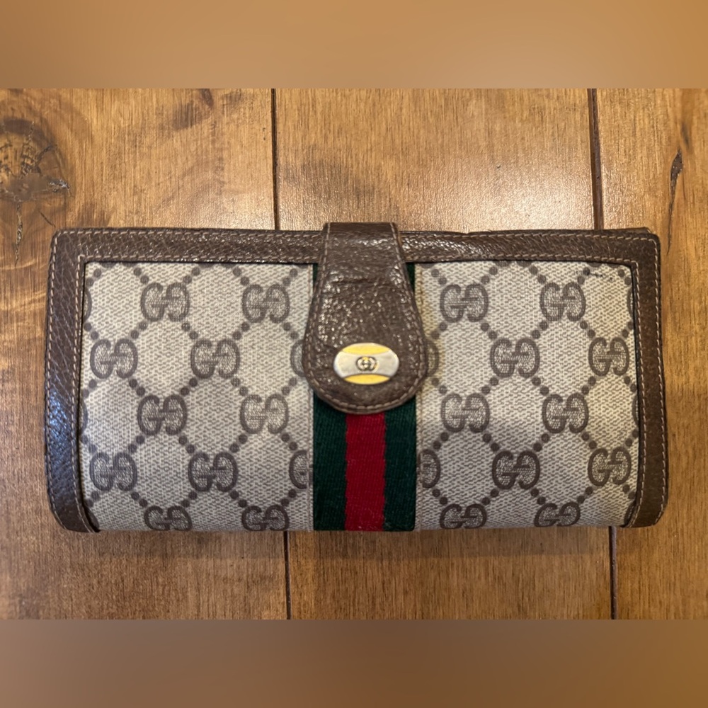 Vintage Gucci wallet